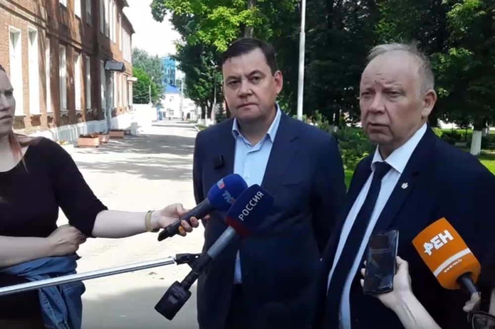 pacientov-i-medsester-bolnici-imeni-semashko-postradavshih-pri-pozhare-navestil-zamministra-zdravoohranenia-rf-oleg-gridnev
