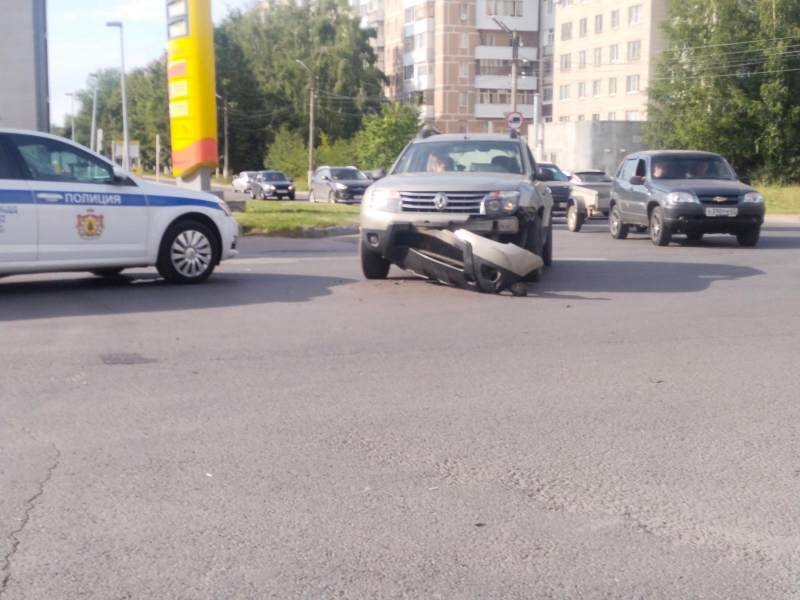 V-Ryazani-avtoledi-stolknulasʹ-s-mototsiklistom