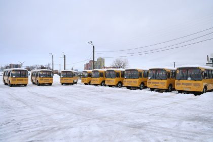 Desyat'-regional'nykh-shkol-poluchili-novyye-avtobusy