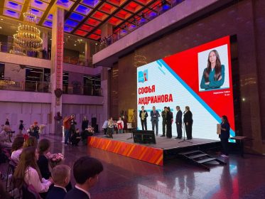 RYAZANOCHKA_–_V_LAUREATAKH