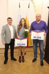 ZASLUZHENNAYA_NAGRADA