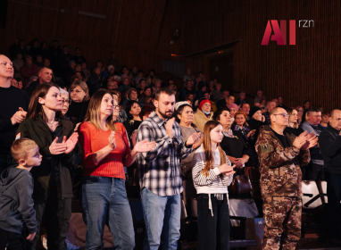 TE,_KTO_VSEGDA_RYADOM